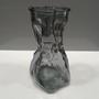 Imagem de VASO DECORATIVO ENFEITE CASA AMASSADO HOME&CO VIDRO 21x9x13cm FUME