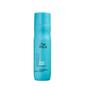 Wella Professionals Invigo Balance Aqua Pure Shampoo Antirresíduos 250ml e Oil Reflections Light 100ml Imagem de Wella Professionals Invigo Balance Aqua Pure Shampoo Antirresíduos 250ml e Oil Reflections Light 100ml