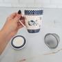 Imagem de Xícara de Porcelana Elsa 310ml com Tampa e Filtro para Chá Lyor Azul e Branco