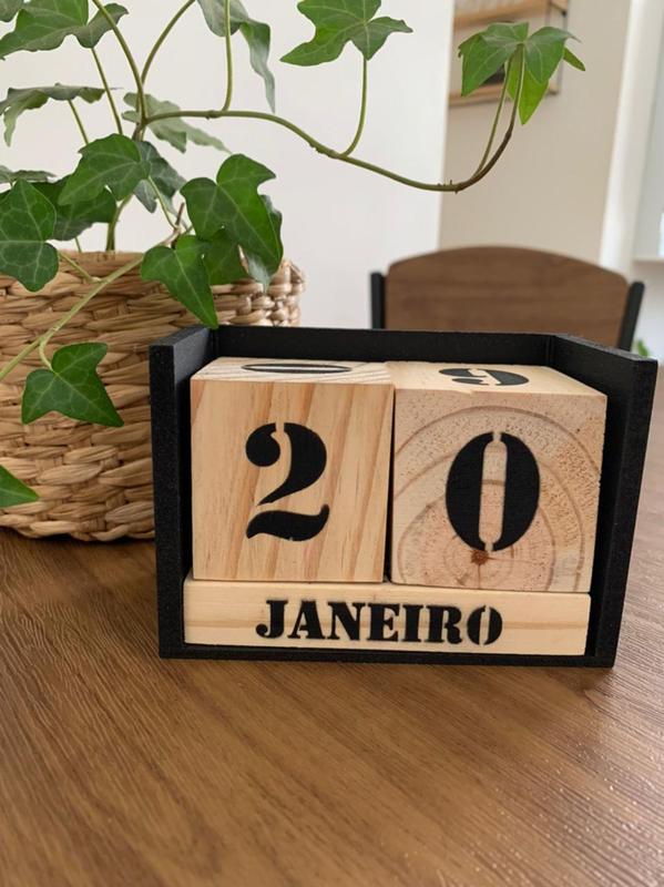 Calendário em madeira Pinus - Thin Decor - Calendário - Magazine Luiza
